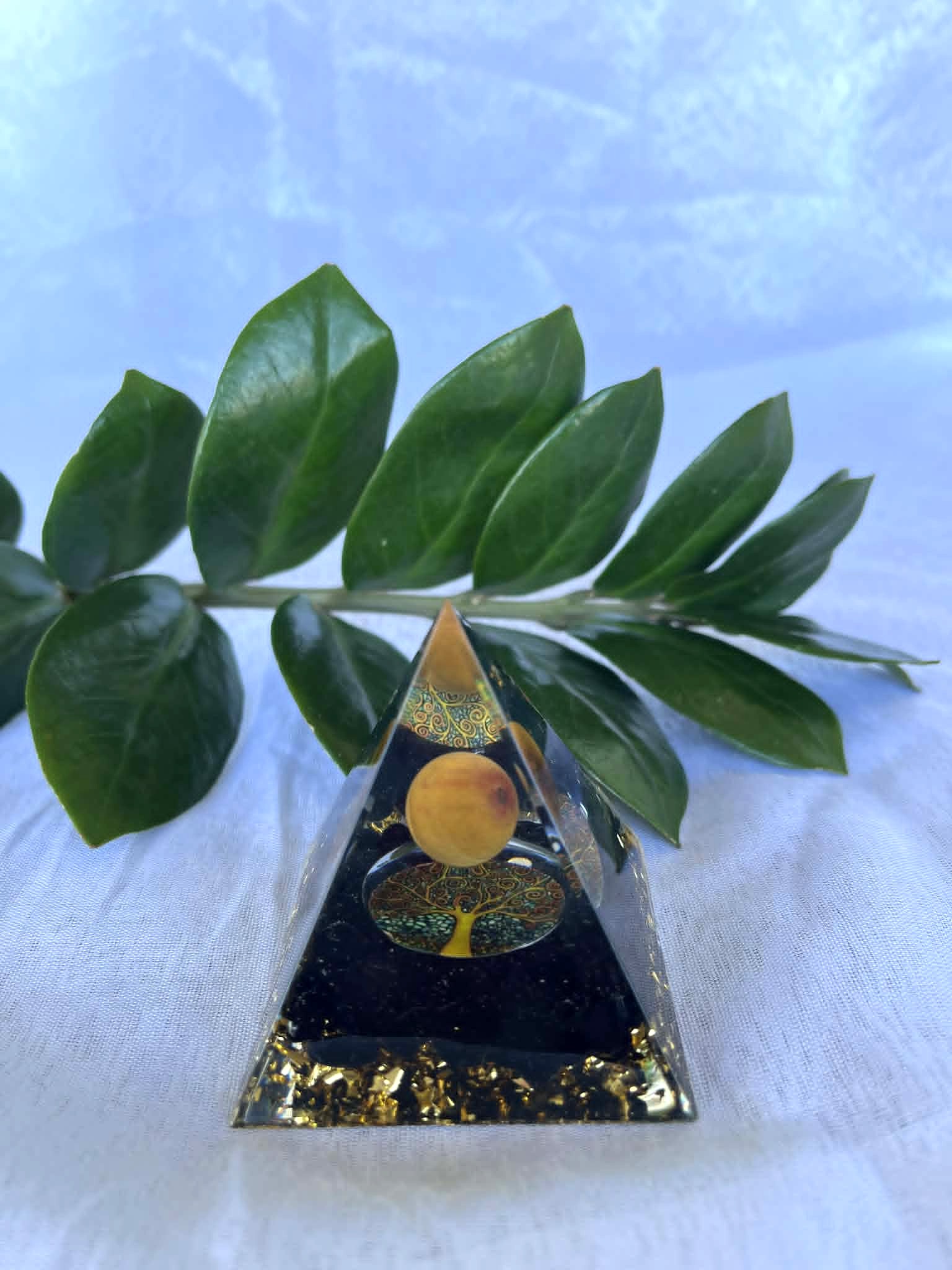 Pyramid tiger eye 6cm Orgonite Pyramid - Tiger eye