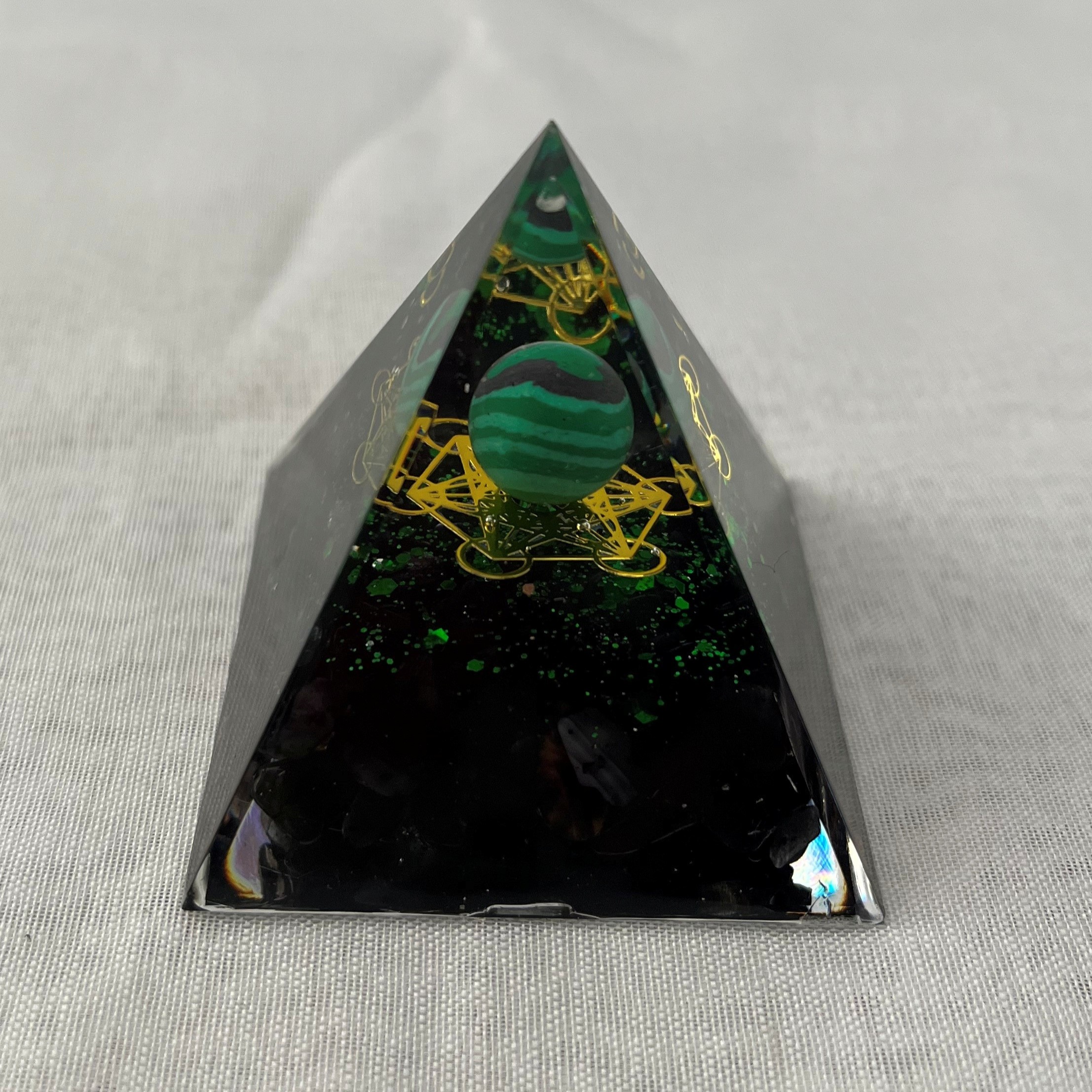 5cm orgonite pyramid malachite 5cm orgonite pyramid malachite
