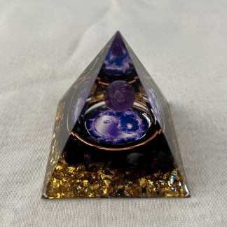 5cm orgonite pyramid amethyst & obsidian