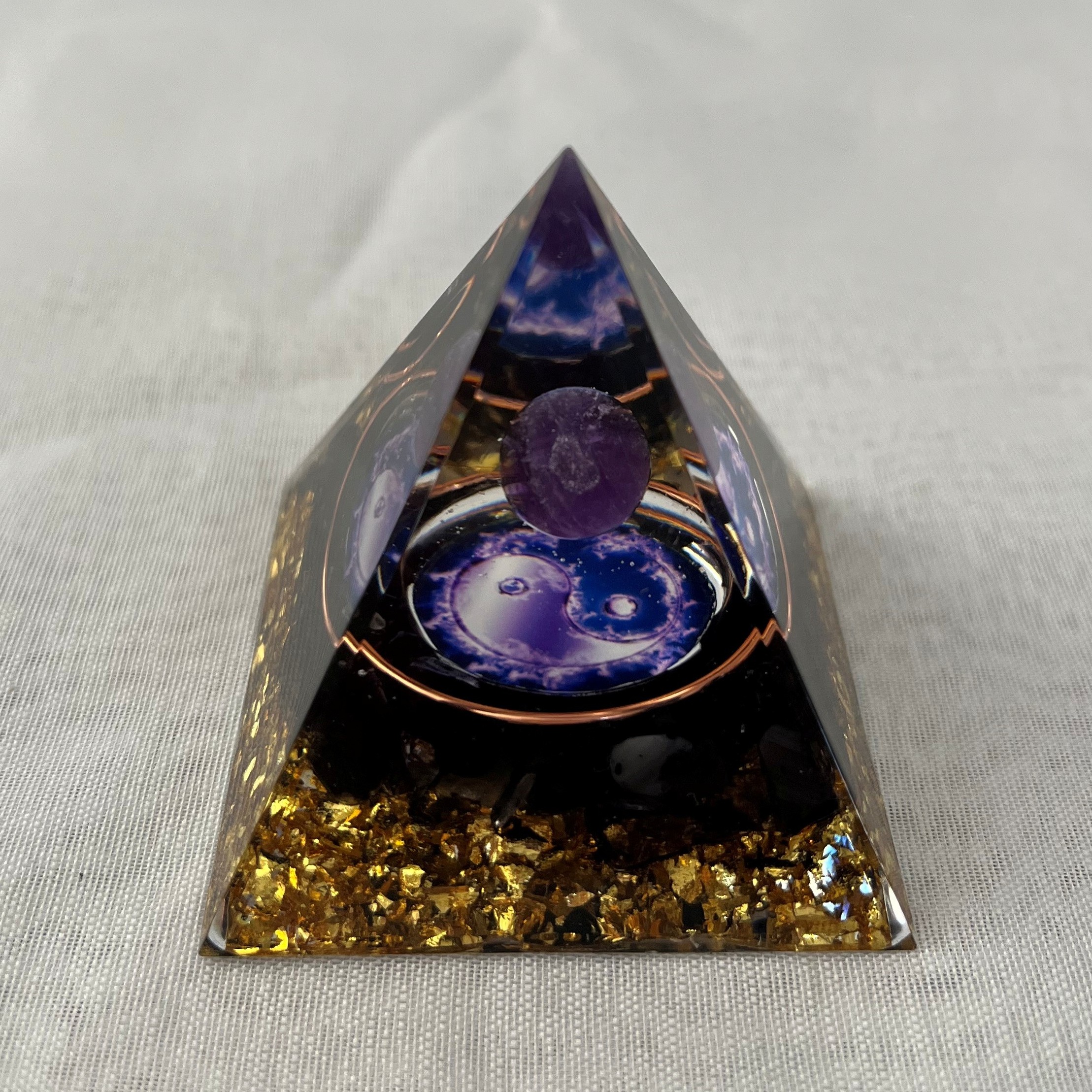 5cm orgonite pyramid amethyst & obsidian 5cm orgonite pyramid amethyst & obsidian